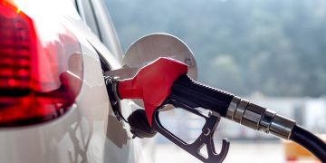 Preço da gasolina: salto de 13% no petróleo abre margem para alta de R$ 0,29 por litro
