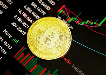 Bitcoin opera de lado enquanto mercado aguarda PIB e inflação dos EUA