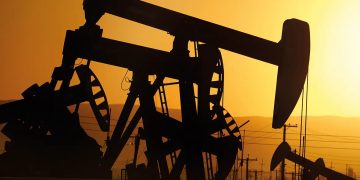 Petróleo se aproxima de US$ 120 na maior alta diária da história e mobiliza G7