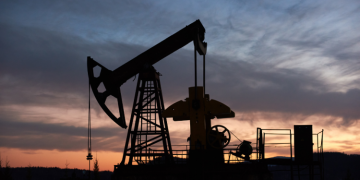 Conflito no Irã deve reposicionar rotas logísticas e geopolítica do petróleo, diz especialista