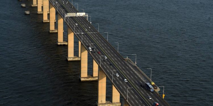 A colossal estrutura de concreto e aço de 13,2 km sobre a Baía de Guanabara que desafia ventos marítimos intensos e se consolidou como a maior travessia do Hemisfério Sul