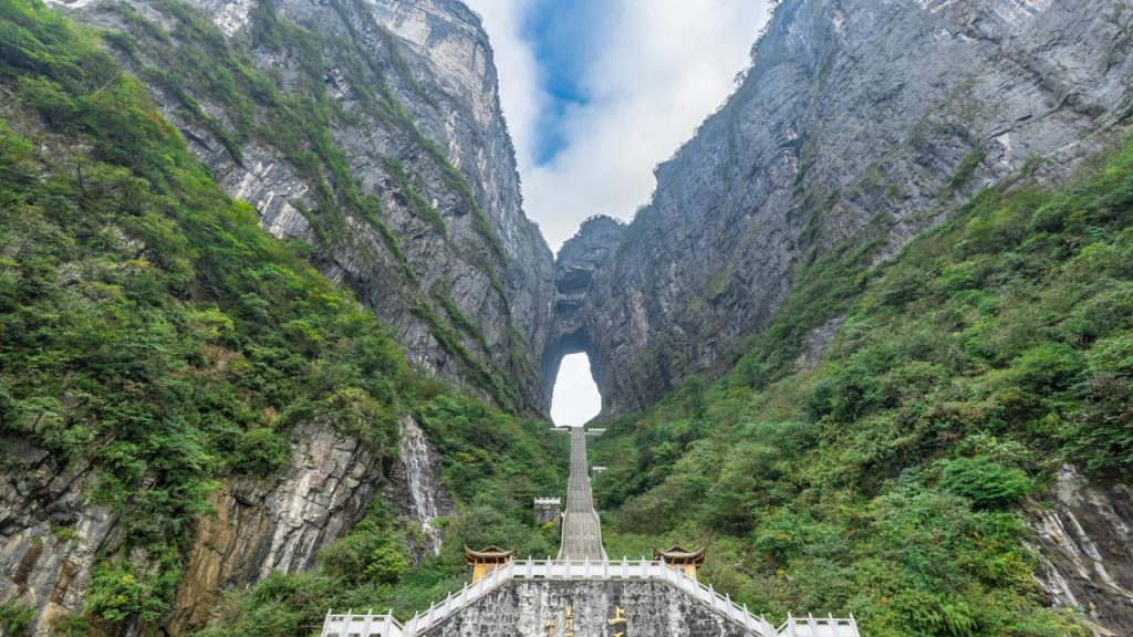 Tianmen Mountain - Créditos: depositphotos.com / wdechatiwong@gmail.com