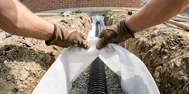 A técnica de drenagem mais eficiente da construção para proteger sua casa contra umidade