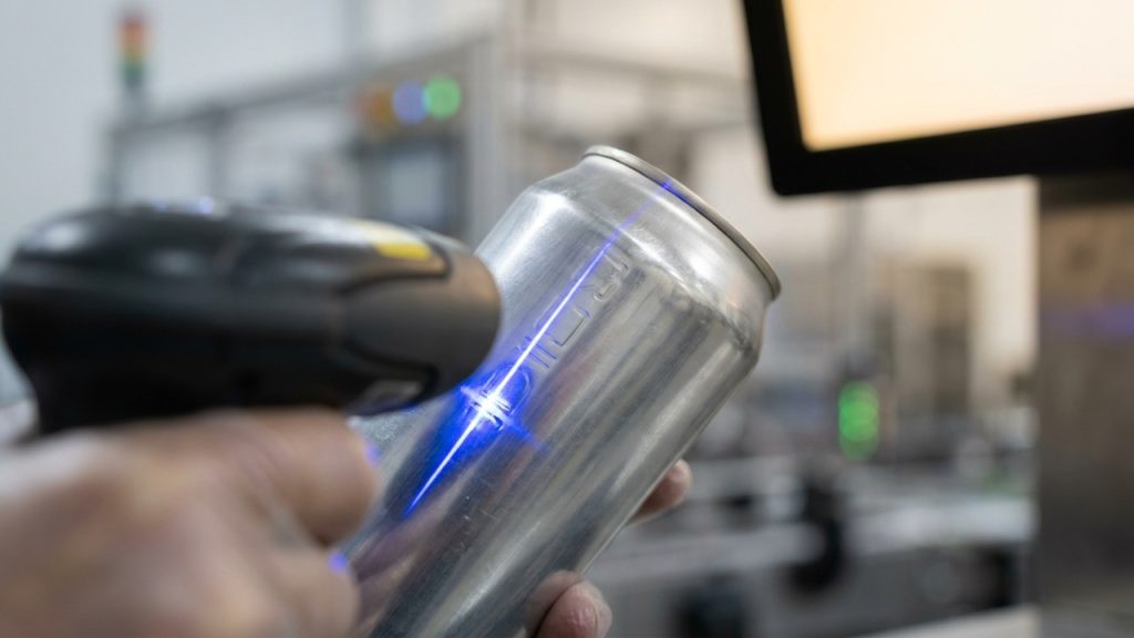 Profissão que organiza a volta do lixo para as fábricas vira obrigatória por lei e abre milhares de vagas