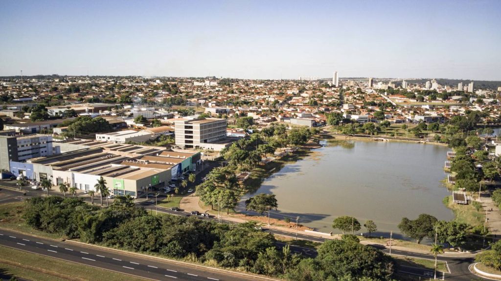 Com 122 mil habitantes e uma arena monumental de Oscar Niemeyer, a cidade paulista surge como a capital do rodeio no Brasil
