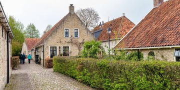 A fortaleza holandesa de 1580 possui o formato de uma estrela perfeita; com seus fossos e baluartes, ela foi desenhada para repelir ataques