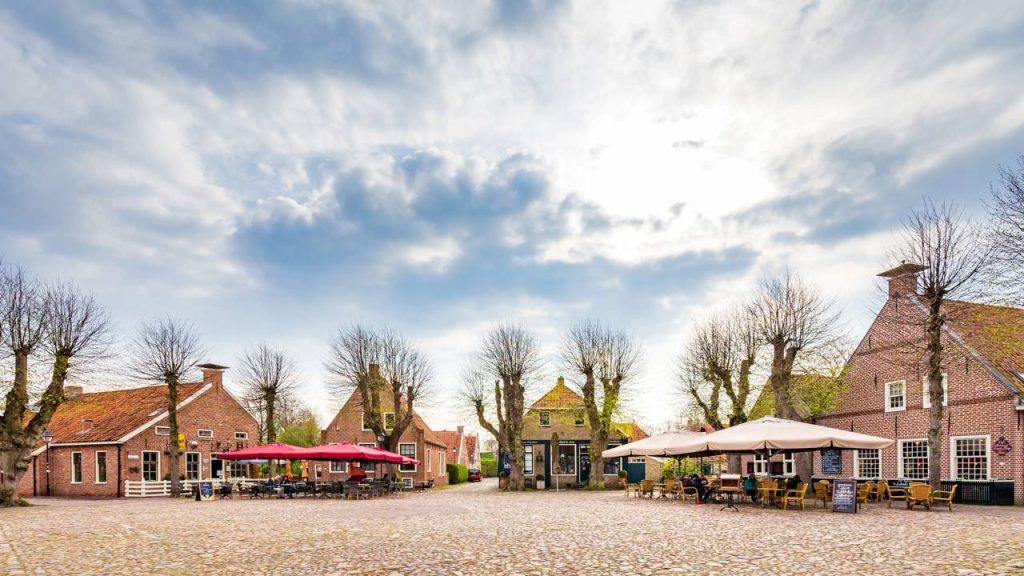 A fortaleza holandesa de 1580 possui o formato de uma estrela perfeita; com seus fossos e baluartes, ela foi desenhada para repelir ataques