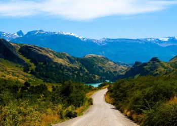 A selvagem rodovia chilena de 1.240 km de extensão rasga a Patagônia entre fiordes e florestas temperadas em um dos caminhos mais isolados da Terra
