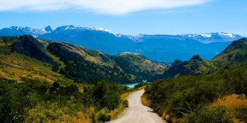 A selvagem rodovia chilena de 1.240 km de extensão rasga a Patagônia entre fiordes e florestas temperadas em um dos caminhos mais isolados da Terra