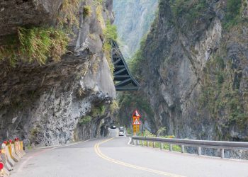 Com 190 km e atingindo 3.275 metros de altitude, a rodovia taiwanesa esculpida em rocha surge como um recorde de engenharia em áreas sísmicas