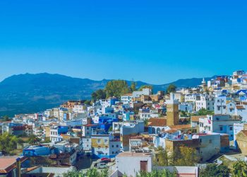 Com suas ruelas em tons de azul profundo, a cidade marroquina fundada em 1471 surge como o refúgio mais fotogênico e pacífico de toda a cordilheira do Rif