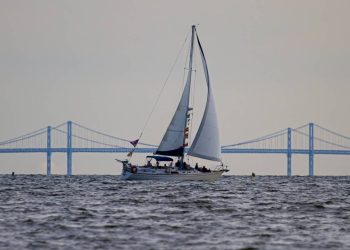 Com 6,9 km de extensão sobre a baía, a ponte dupla em Maryland tem vão que atinge 57 metros de altura e desafia o medo de motoristas com seus vãos