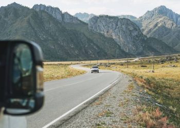 A rodovia russa de 968 km atravessa as montanhas de Altai; com registros desde a Idade do Bronze, a R256 conecta a Sibéria à Mongólia