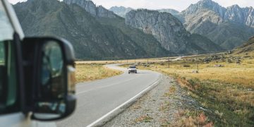 A rodovia russa de 968 km atravessa as montanhas de Altai; com registros desde a Idade do Bronze, a R256 conecta a Sibéria à Mongólia