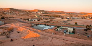 A cidade australiana construída inteiramente debaixo da terra para escapar do calor mortal do deserto
