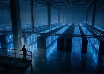 Brasileiros que dominam a nova função de organizar nuvens de dados estão recebendo ofertas de 15 mil reais para trabalhar de casa