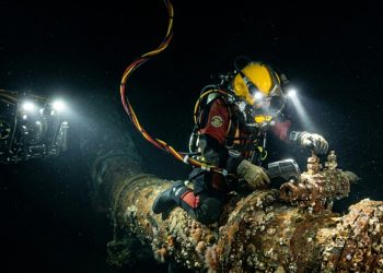 Trabalhar no Mar do Norte a inspecionar tubos rende 5 mil libras mensais a quem não tem medo das profundezas