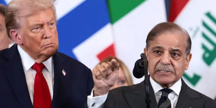 Imagem: primeiro-ministro do Paquistão, Shehbaz Sharif (à direita)/Reuters