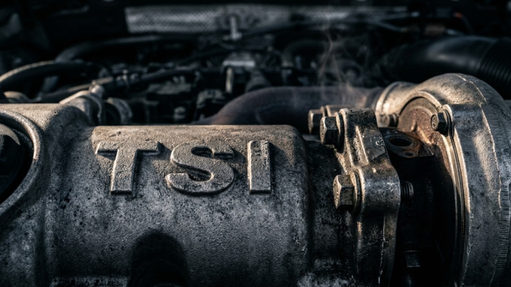 Espaço de limusine e consumo de carro popular colocam este sedã turbo como a compra mais inteligente do ano