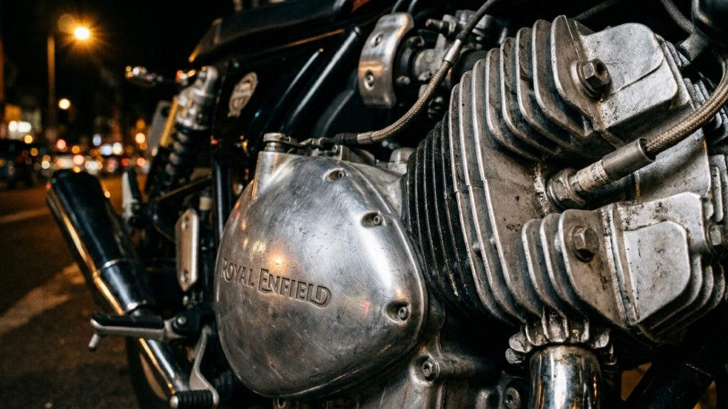 Estilo vintage e motor bicilíndrico por R$ 30 mil colocam esta moto clássica no topo dos desejos em 2026