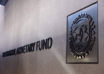 Dívida pública do Brasil deve chegar a 100% do PIB em 2027, aponta FMI