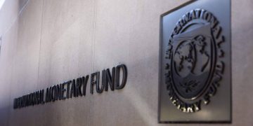 Dívida pública do Brasil deve chegar a 100% do PIB em 2027, aponta FMI