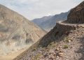 Com 16 km de cascalho bruto e abismos verticais, a estrada paquistanesa virou a rota mais perigosa para quem deseja ver o pico Nanga Parbat