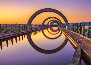 Com 35 metros de desnível total e sistema rotativo único, o elevador de Falkirk virou uma obra-prima da engenharia mecânica no Reino Unido