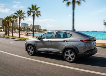 Design de SUV europeu com porta-malas de sedã vira a escolha número um de famílias que viajam muito