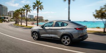 Design de SUV europeu com porta-malas de sedã vira a escolha número um de famílias que viajam muito