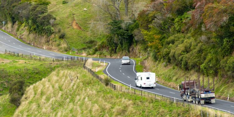 Com 155 km de extensão por túneis e vales, a rodovia neozelandesa cruza vilas isoladas e surge como a rota de patrimônio mais misteriosa do país