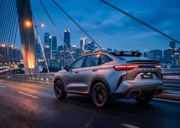 Aceleração de esportivo europeu e motor híbrido colocam este utilitário chinês no topo do luxo