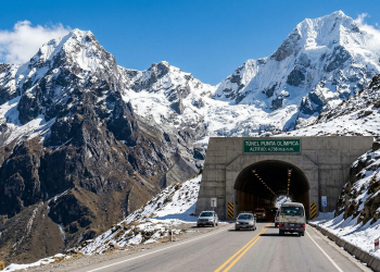 Rodovia no Peru e o Túnel de Punta Olímpica