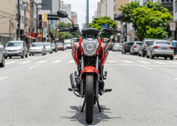 Scooter automática de 12 mil reais com freio ABS de série vira a salvação de quem quer segurança total no trânsito gastando pouco