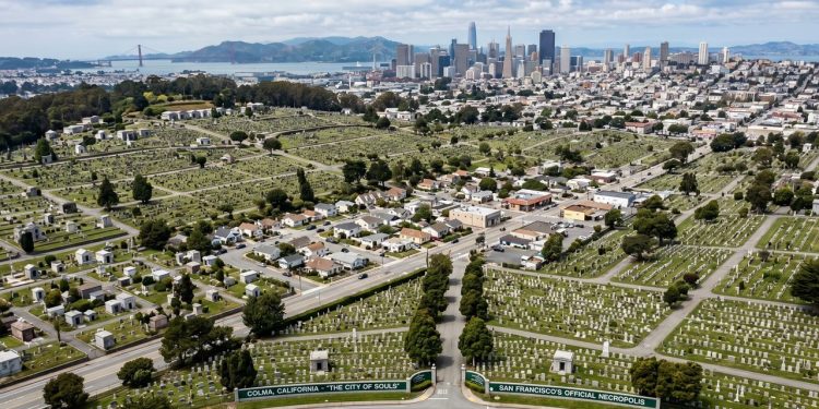 O município silencioso desenhado para abrigar 1 milhão de mortos e que possui apenas 1500 habitantes vivos