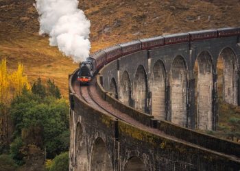 Com 380 metros de comprimento e 21 arcos de concreto, o viaduto escocês virou a mais famosa estrutura ferroviária desse material em todo o Reino Unido