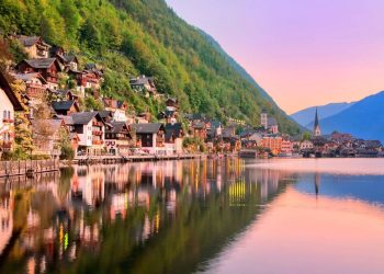 Erguida sobre a mina de sal mais antiga do mundo com 7.000 anos, a vila austríaca é um ícone dos Alpes e um verdadeiro recorde de preservação