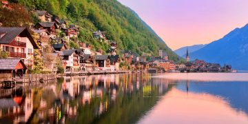 Erguida sobre a mina de sal mais antiga do mundo com 7.000 anos, a vila austríaca é um ícone dos Alpes e um verdadeiro recorde de preservação