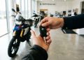 Como entrar no mundo das motos premium da BMW pagando parcelas que cabem no orçamento de quem tem uma 300cc