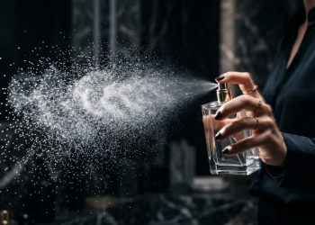 O frasco de R$ 80 escondido nas prateleiras que exala a exata mesma fragrância do perfume importado de R$ 1.500