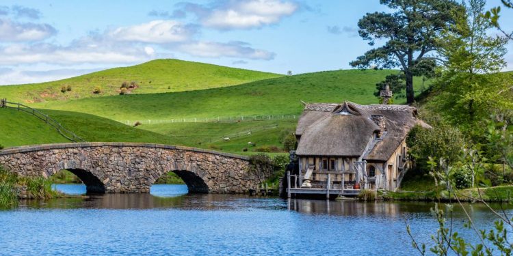 Com 44 tocas de hobbit construídas em 1999, o vilarejo neozelandês virou o maior ícone cinematográfico e destino turístico do país