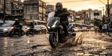 Suspensão de rali em uma scooter urbana faz este modelo ser a solução definitiva contra os buracos das capitais