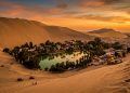 A dinâmica geológica, os desafios ambientais e a sobrevivência isolada do povoado de Huacachina no deserto peruano.