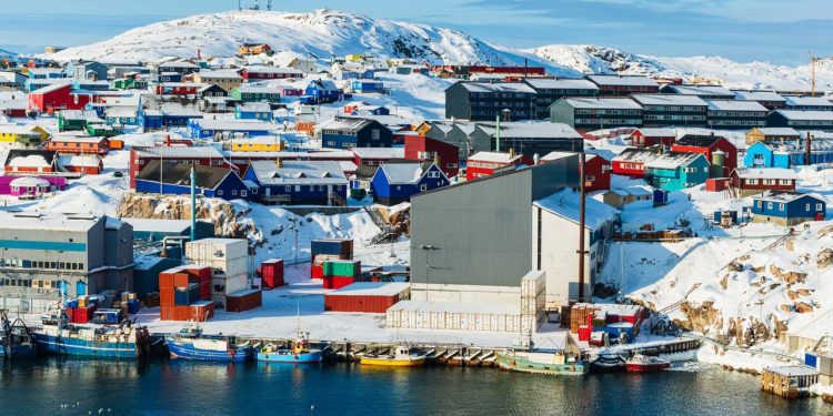 A cidade groenlandesa abriga o fiorde de gelo mais ativo do mundo; com seus icebergs gigantes, ela é um recorde vivo da era glacial