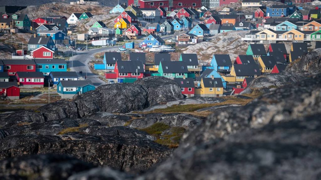 A cidade groenlandesa abriga o fiorde de gelo mais ativo do mundo; com seus icebergs gigantes, ela é um recorde vivo da era glacial