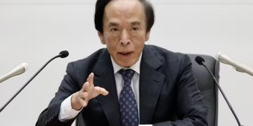 Japão mantém os juros inalterados, mas sinaliza alta diante dos riscos de inflação