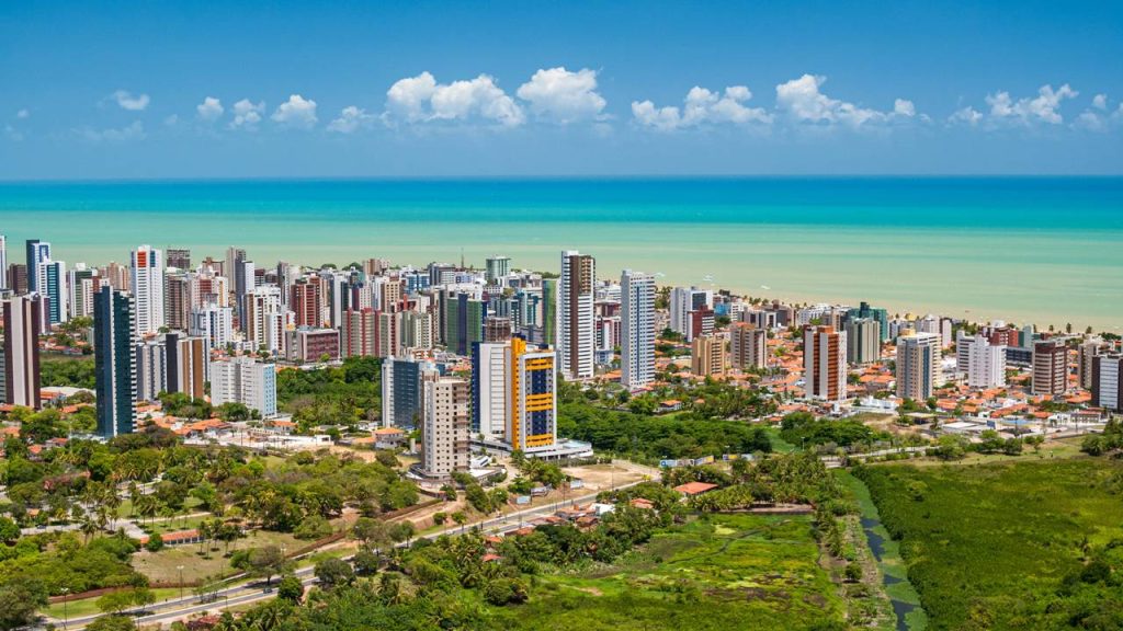 Cidade fundada em 1585 é a capital paraibana e ganhou fama por ser reconhecida internacionalmente pela ONU como uma "Cidade Árvore do Mundo" por sua vasta arborização