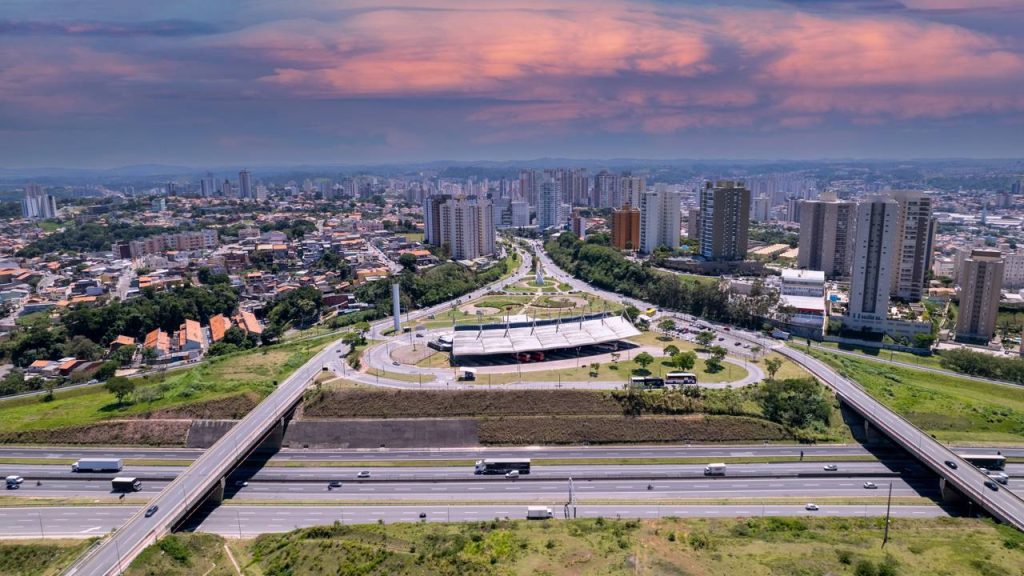 Fundada em 1655 na beira da Serra do Japi, a cidade surge como o refúgio com alta qualidade de vida para quem busca o interior de SP