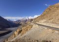 A rodovia asfaltada mais alta da Terra construída a 4600 metros de altitude sobre uma das falhas geológicas ativas mais mortais de todo o mundo