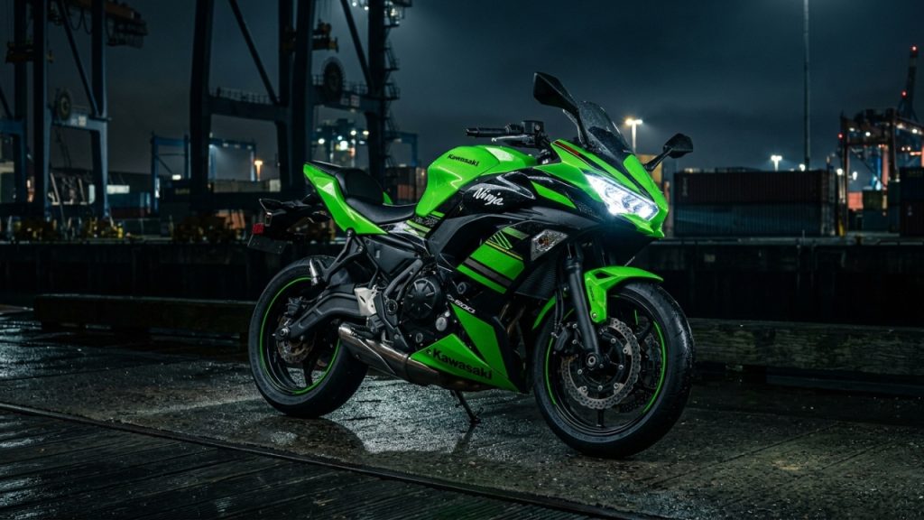 Moto de alta tecnologia por menos de R$ 28 mil aparece como alternativa econômica para quem quer esportividade